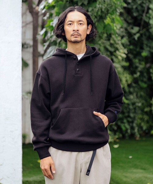 Russell Athletic(ラッセルアスレティック)の「【別注】RUSSELL ATHLETIC / ヘンリーネック パーカー(パーカー・メンズ・グレー/ブラック・S/M/L/XL)」の19枚目の写真