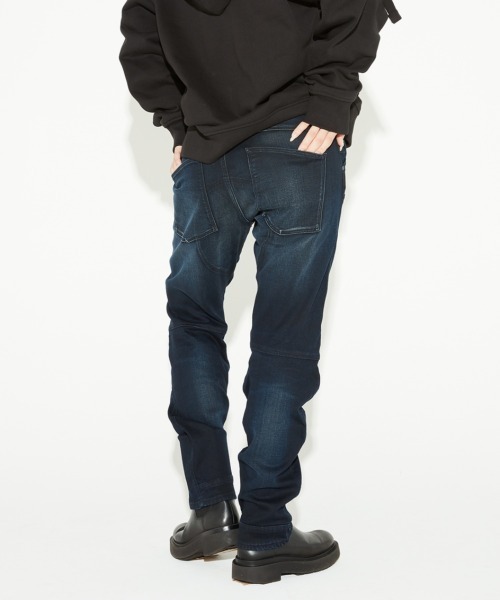 G-STAR（ジースター）の「【一部店舗限定】5620-R 3D SPORT TAPERED TRAINER/立体裁断スポーツテーパードトレイナージーンズ/バイカーディテールジョガーデニムパンツ（デニムパンツ・メンズ・ダークインディゴブルー・28/30/30/30/30/32/32/30/32/32/34/32）」の12枚目の写真