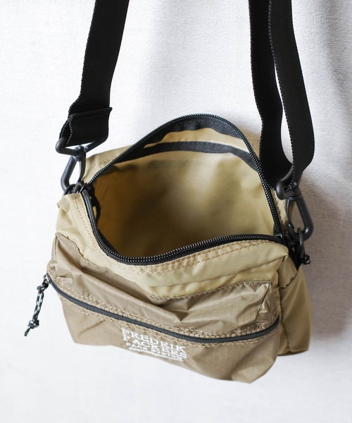 FREDRIK PACKERS(フレドリックパッカーズ)の「【FREDRIK PACKERS】210D ACCORD SHOULDER BAG <M> 210デニール アコード ショルダーバッグ Mサイズ(ショルダーバッグ・レディース・ブラック/ベージュ・MEDIUM)」の17枚目の写真