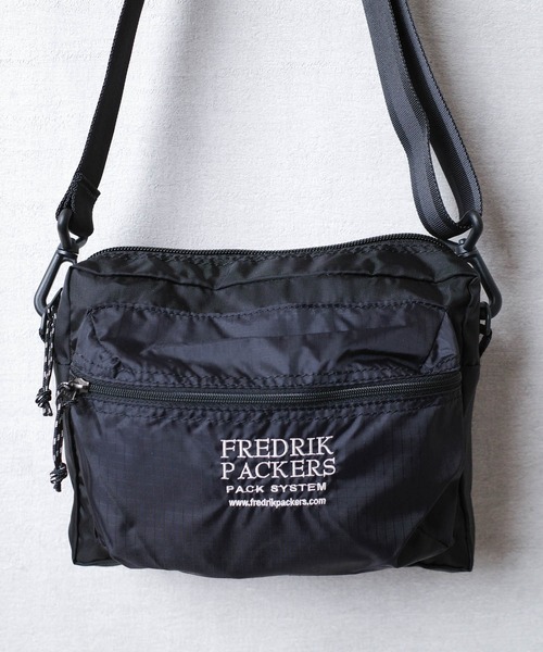 FREDRIK PACKERS(フレドリックパッカーズ)の「【FREDRIK PACKERS】210D ACCORD SHOULDER BAG <M> 210デニール アコード ショルダーバッグ Mサイズ(ショルダーバッグ・レディース・ブラック/ベージュ・MEDIUM)」の4枚目の写真