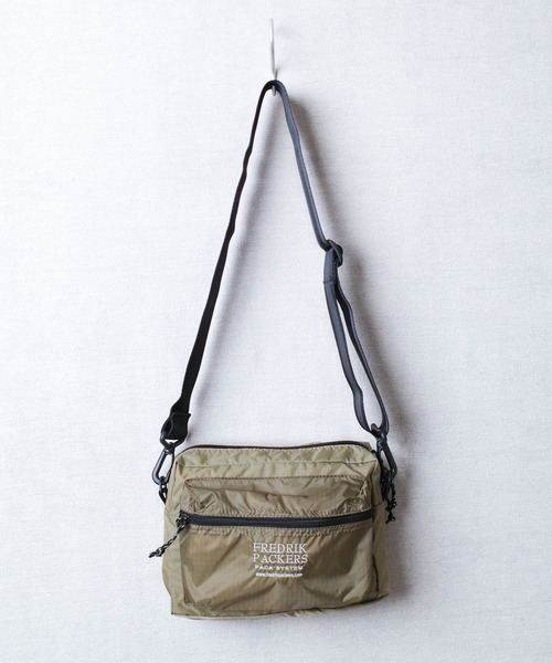 FREDRIK PACKERS(フレドリックパッカーズ)の「【FREDRIK PACKERS】210D ACCORD SHOULDER BAG <M> 210デニール アコード ショルダーバッグ Mサイズ(ショルダーバッグ・レディース・ブラック/ベージュ・MEDIUM)」の5枚目の写真