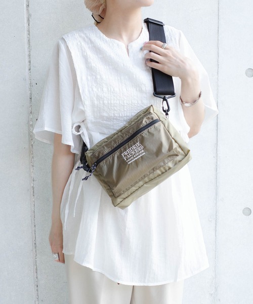 FREDRIK PACKERS(フレドリックパッカーズ)の「【FREDRIK PACKERS】210D ACCORD SHOULDER BAG <M> 210デニール アコード ショルダーバッグ Mサイズ(ショルダーバッグ・レディース・ブラック/ベージュ・MEDIUM)」の7枚目の写真