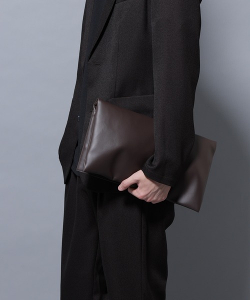 NANO universe(ナノユニバース)の「WEB限定/シンセティックレザー2WAYクラッチバッグ(クラッチバッグ・メンズ・ブラック/ブラウン・FREE)」の9枚目の写真