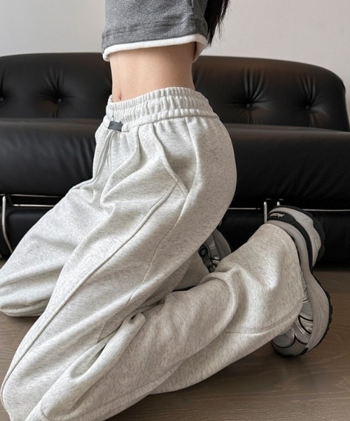 Teem Store(チームストア)の「ウエストタグデザインスウェットカーブパンツ(スウェットパンツ・レディース・オートミール/グレー/ブラック・M/L)」の5枚目の写真