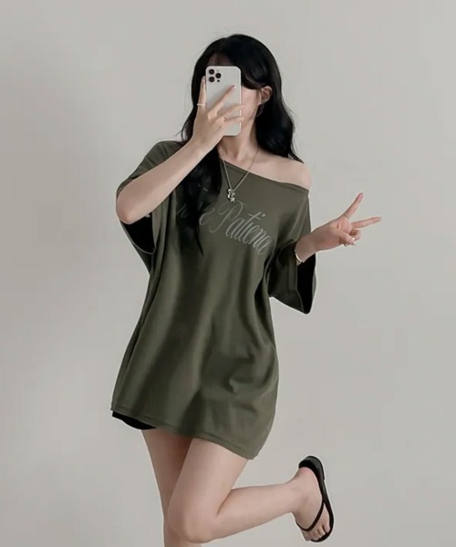 NANAHACHI(ナナハチ)の「2WAYオーバーサイズ半袖カットソー(Tシャツ/カットソー・レディース・カーキ/ネイビー/ライトグレー・FREE)」の2枚目の写真