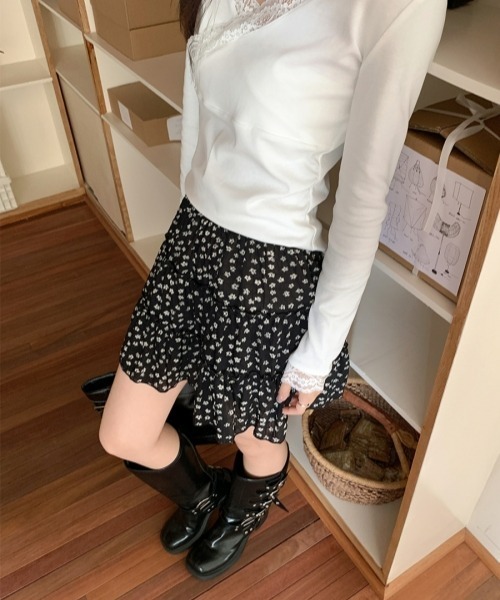 gossip!ロサンゼルス(ゴシップロサンゼルス)の「【Y2Kガーリー】フリルティアード花柄ミニスカート(スカート・レディース・ブラック・FREE)」の8枚目の写真