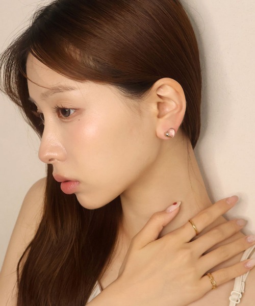CEMONEMO(セモネモ)の「ハーフ メタル クリア ハート ミニ ピアス(ピアス(両耳用)・レディース・ゴールド/シルバー・FREE)」の2枚目の写真