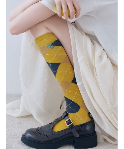 LILY BROWN（リリーブラウン）の「【LILY BROWN×KEITA MARUYAMA】アーガイルハイソックス（ソックス/靴下・レディース・マスタード/ブラック・F）」の2枚目の写真