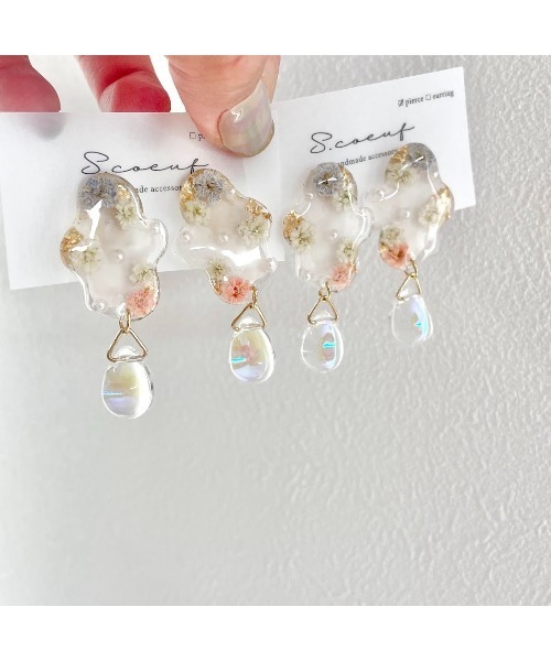 VIBGYOR(ヴィブジョー)の「【S.coeuf】ピアス 水たまりフラワー×雫(MA)(ピアス(両耳用)・レディース・ホワイト・FREE)」の4枚目の写真