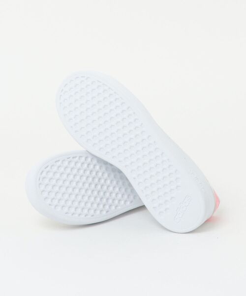 adidas(アディダス)の「《adidas》ADVANCOURT BASE 2.0 J(スニーカー・キッズ・ホワイト×グレー/ホワイト×ピンク/ホワイト×ブラック/ホワイト×グリーン/ブラック×ブラック/ホワイト系その他・22.0cm/25.0cm/24.5cm/24.0cm/23.5cm/23.0cm/22.5cm/25.5cm)」の8枚目の写真