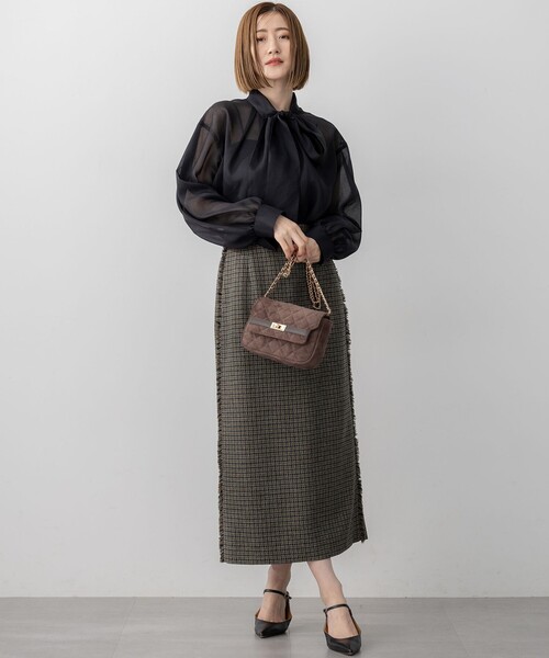 23区(ニジュウサンク)の「【見上愛さん着用/洗える】シアービエラ ボウタイ ブラウス(シャツ/ブラウス・レディース・ブラック系/ダルブルー系/アイボリー系・38)」の13枚目の写真