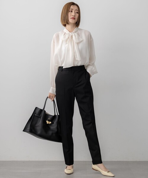 23区(ニジュウサンク)の「【見上愛さん着用/洗える】シアービエラ ボウタイ ブラウス(シャツ/ブラウス・レディース・ブラック系/ダルブルー系/アイボリー系・38)」の17枚目の写真