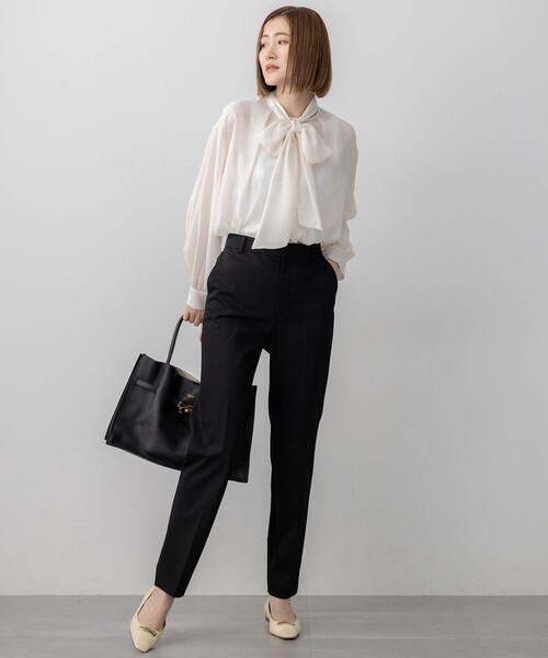 23区(ニジュウサンク)の「【見上愛さん着用/洗える】シアービエラ ボウタイ ブラウス(シャツ/ブラウス・レディース・ブラック系/ダルブルー系/アイボリー系・38)」の18枚目の写真