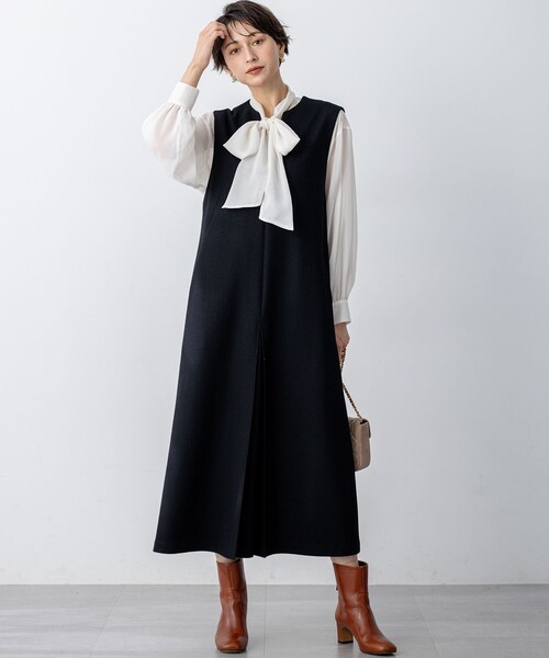 23区(ニジュウサンク)の「【見上愛さん着用/洗える】シアービエラ ボウタイ ブラウス(シャツ/ブラウス・レディース・ブラック系/ダルブルー系/アイボリー系・38)」の21枚目の写真