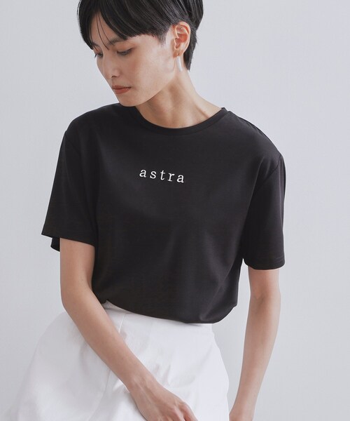 OPAQUE.CLIP(オペークドットクリップ)の「メタリック刺繍ロゴTシャツ【接触冷感/洗濯機洗い可】(Tシャツ/カットソー・レディース・ブラック/ブラウン系その他/ホワイト・38/40)」の2枚目の写真