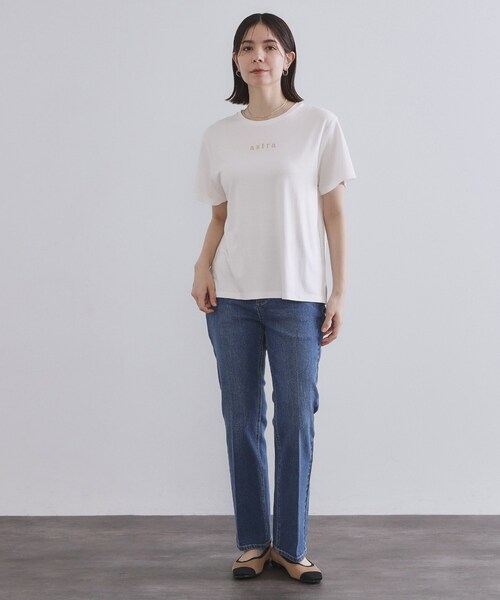 OPAQUE.CLIP(オペークドットクリップ)の「メタリック刺繍ロゴTシャツ【接触冷感/洗濯機洗い可】(Tシャツ/カットソー・レディース・ブラック/ブラウン系その他/ホワイト・38/40)」の5枚目の写真