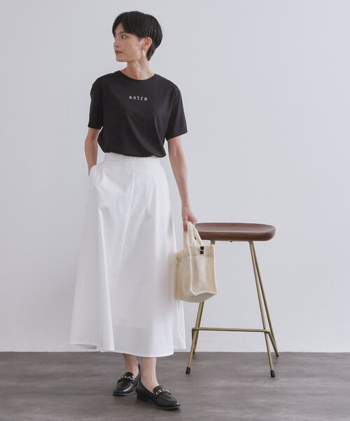 OPAQUE.CLIP(オペークドットクリップ)の「メタリック刺繍ロゴTシャツ【接触冷感/洗濯機洗い可】(Tシャツ/カットソー・レディース・ブラック/ブラウン系その他/ホワイト・38/40)」の9枚目の写真