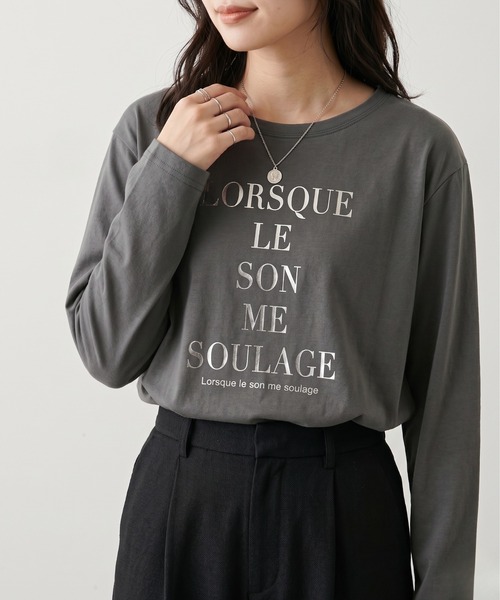 Mac-House(マックハウス)の「Idnes 箔ロゴプリント ロングスリーブTシャツ(Tシャツ/カットソー・レディース・グレー/ベージュ/オフホワイト・M)」の8枚目の写真
