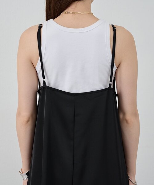 SHENERY（シーナリー）の「《サイズ展開》Vネックサテンキャミワンピース（ワンピース・レディース・ブラック/ブラウン・38/36）」の20枚目の写真