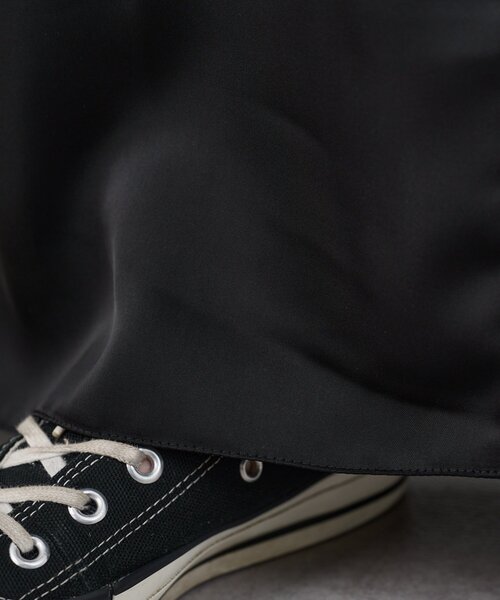 SHENERY（シーナリー）の「《サイズ展開》Vネックサテンキャミワンピース（ワンピース・レディース・ブラック/ブラウン・38/36）」の19枚目の写真