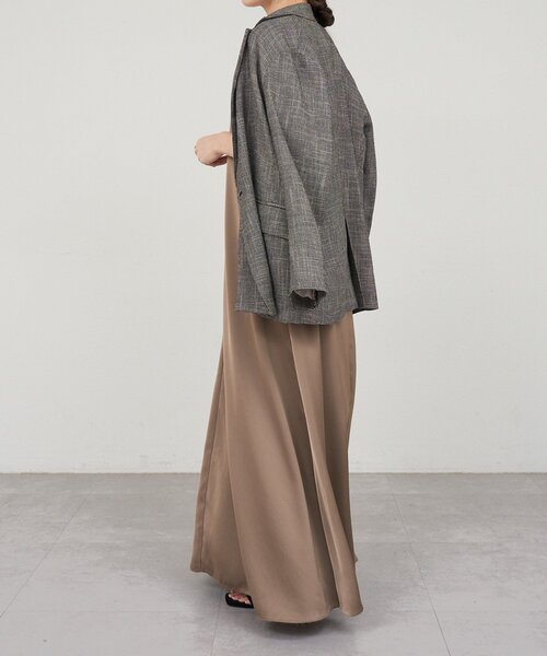 SHENERY（シーナリー）の「《サイズ展開》Vネックサテンキャミワンピース（ワンピース・レディース・ブラック/ブラウン・38/36）」の15枚目の写真