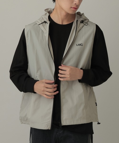 LMCの「LMC/OG フードベスト(ナイロンジャケット・レディース・ブラック/グレー・SMALL/LARGE/MEDIUM)」の2枚目の写真