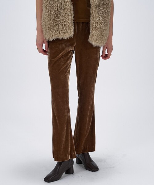 cloenc(クロエンス)の「【手洗い可】ベロアセミフレアパンツ(その他パンツ・レディース・ブラック/ブラウン系・02/01)」の2枚目の写真