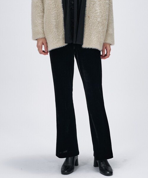 cloenc(クロエンス)の「【手洗い可】ベロアセミフレアパンツ(その他パンツ・レディース・ブラック/ブラウン系・02/01)」の1枚目の写真
