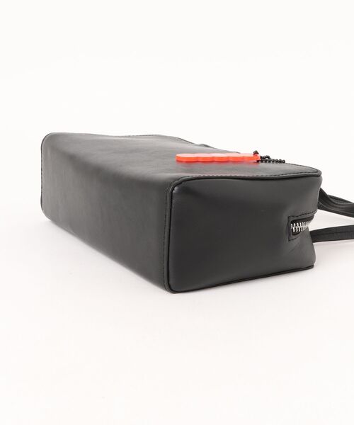 B.I.D.(ビーアイディー)の「【ONE./ワンドット】レザースクエアミニボストンBAG / ONE-008(ボストンバッグ・レディース・ブラック・FREE)」の4枚目の写真