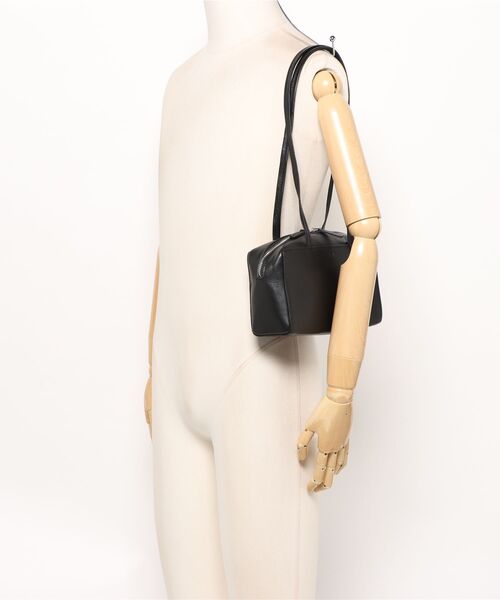 B.I.D.(ビーアイディー)の「【ONE./ワンドット】レザースクエアミニボストンBAG / ONE-008(ボストンバッグ・レディース・ブラック・FREE)」の2枚目の写真