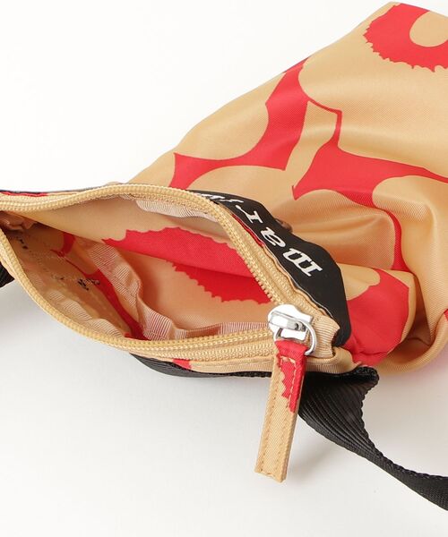 marimekko(マリメッコ)の「Unikko / Neat Phone Pocket shoulder bag(ショルダーバッグ・レディース・レッド系その他・FREE)」の9枚目の写真