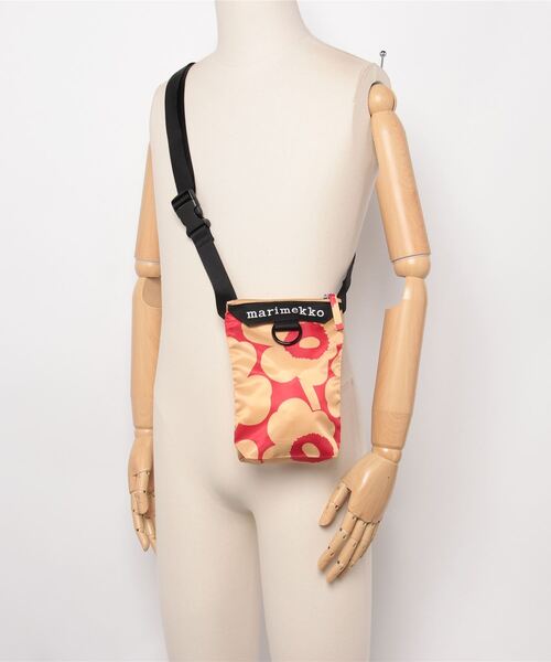marimekko(マリメッコ)の「Unikko / Neat Phone Pocket shoulder bag(ショルダーバッグ・レディース・レッド系その他・FREE)」の11枚目の写真