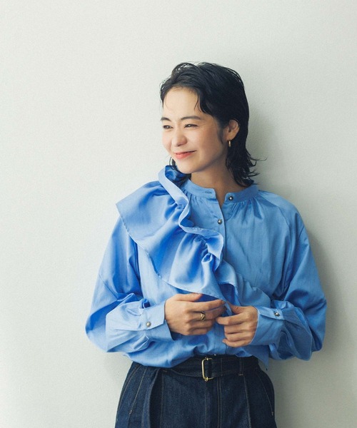 Gready Brilliant（グレディブリリアン）の「マルチフリルカラーブラウス（シャツ/ブラウス・レディース・オフホワイト/ブルー・FREE）」の2枚目の写真