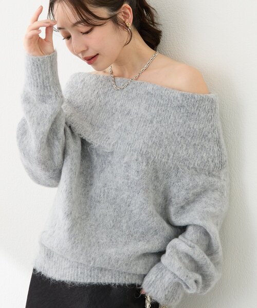 La boutique BonBon（ラブティックボンボン）の「【今すぐお届け！・最強モテニット】オフショルシャギーニット（ニット/セーター・レディース・グレー/ピンク/サックスブルー/レッド・FREE）」の6枚目の写真