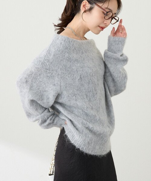 La boutique BonBon（ラブティックボンボン）の「【今すぐお届け！・最強モテニット】オフショルシャギーニット（ニット/セーター・レディース・グレー/ピンク/サックスブルー/レッド・FREE）」の7枚目の写真
