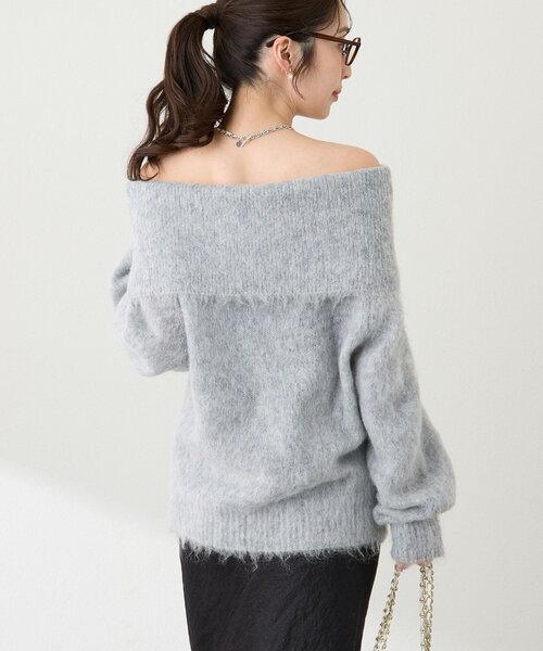 La boutique BonBon（ラブティックボンボン）の「【今すぐお届け！・最強モテニット】オフショルシャギーニット（ニット/セーター・レディース・グレー/ピンク/サックスブルー/レッド・FREE）」の9枚目の写真