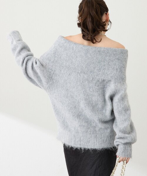 La boutique BonBon（ラブティックボンボン）の「【今すぐお届け！・最強モテニット】オフショルシャギーニット（ニット/セーター・レディース・グレー/ピンク/サックスブルー/レッド・FREE）」の10枚目の写真