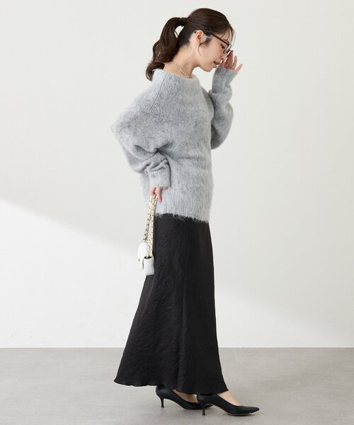 La boutique BonBon（ラブティックボンボン）の「【今すぐお届け！・最強モテニット】オフショルシャギーニット（ニット/セーター・レディース・グレー/ピンク/サックスブルー/レッド・FREE）」の12枚目の写真