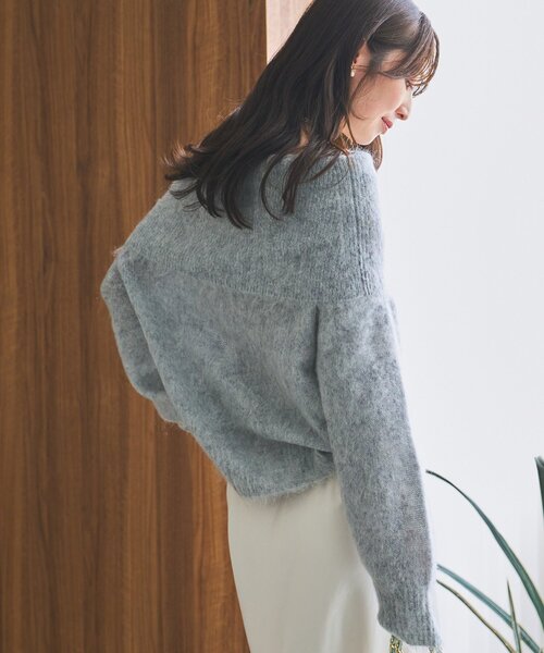 La boutique BonBon（ラブティックボンボン）の「【今すぐお届け！・最強モテニット】オフショルシャギーニット（ニット/セーター・レディース・グレー/ピンク/サックスブルー/レッド・FREE）」の17枚目の写真