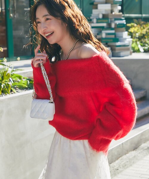 La boutique BonBon(ラブティックボンボン)の「【今すぐお届け!・最強モテニット】オフショルシャギーニット(ニット/セーター・レディース・グレー/ピンク/サックスブルー/レッド・FREE)」の5枚目の写真