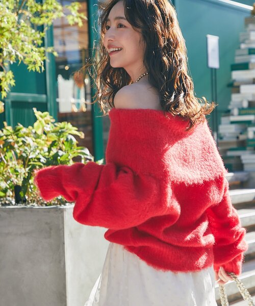 La boutique BonBon(ラブティックボンボン)の「【今すぐお届け!・最強モテニット】オフショルシャギーニット(ニット/セーター・レディース・グレー/ピンク/サックスブルー/レッド・FREE)」の12枚目の写真