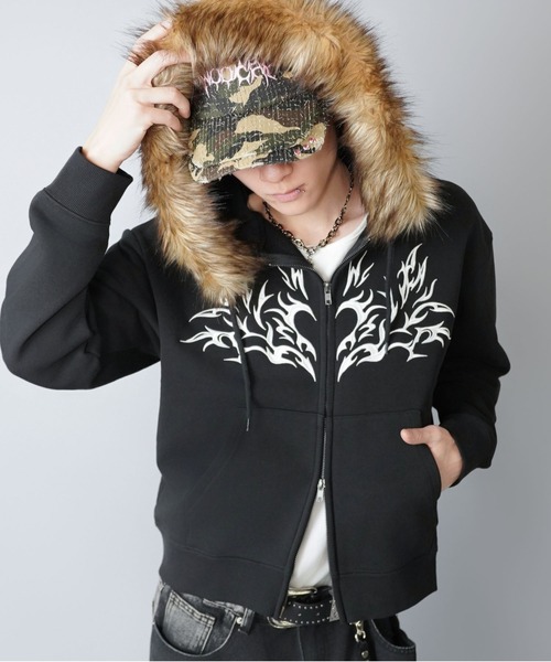 SPINNS(スピンズ)の「2WAY短丈ダブルジップパーカー/トライバルデザイン/フェイクファー取り外し可能(パーカー・メンズ・ブラック/杢グレー/ブラック系その他/ウッドランド・ONESIZE)」の2枚目の写真