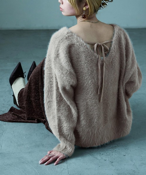 Fashion Letter(ファッションレター)の「シャギーニット バックリボン ニットプルオーバー(ニット/セーター・レディース・グレイッシュベージュ/ブラック/アイボリー・M)」の3枚目の写真