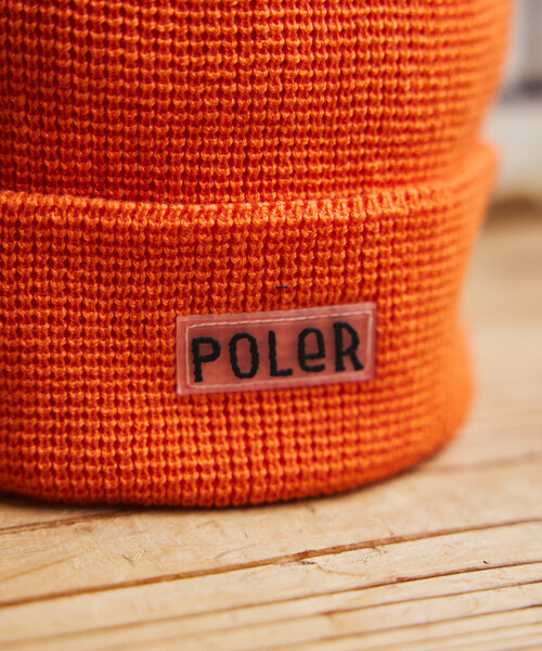 POLeR(ポーラー)の「POLeR × FREAK'S STORE/ポーラー × フリークスストア 別注 BEANIE ワンポイントロゴ ビーニー(ニットキャップ/ビーニー・メンズ・ブラック/ネイビー/オレンジ・ONE SIZE)」の22枚目の写真
