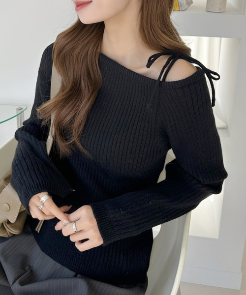 Ada.(エイダ)の「リボンショルダー リブニット トップス(ニット/セーター・レディース・アイボリー/ブラック/レッド・FREE)」の2枚目の写真