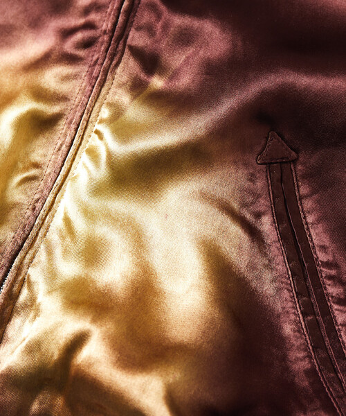 Alpha Industries（アルファインダストリーズ）の「Alpha Industries/アルファ インダストリーズ 別注 Tempaly × Alpha Industries × FREAK'S STORE エイジング加工 レーヨンサテン スカジャン（MA-1・メンズ・ブルー/ブラウン・SMALL/MEDIUM/LARGE/X-LARGE）」の4枚目の写真