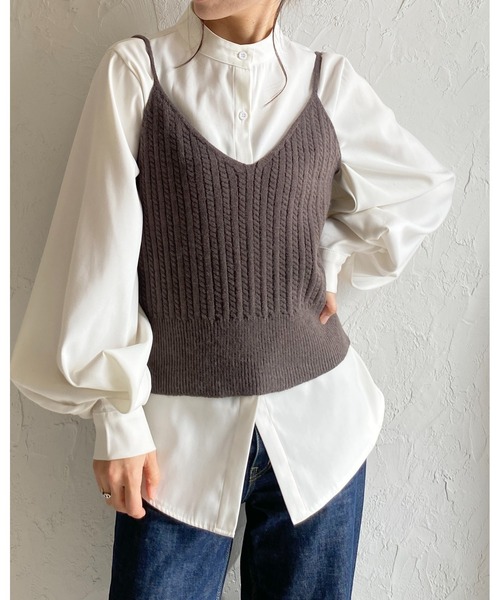 She's Closet（シーズクローゼット）の「ショート丈クロップドVネックミニケーブル編みニットビスチェキャミソール（ベスト・レディース・ブラウン/アイボリー/ブラック/グレー・FREE）」の5枚目の写真