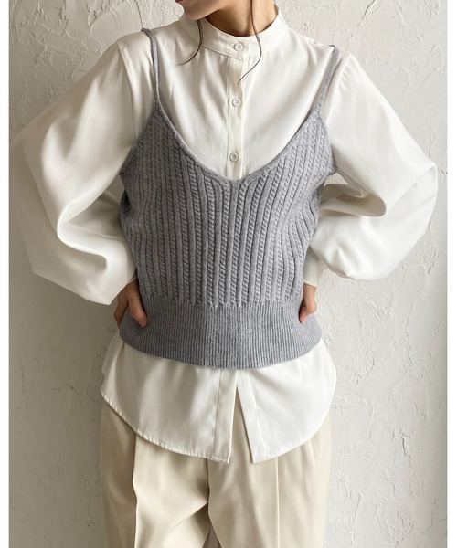 She's Closet（シーズクローゼット）の「ショート丈クロップドVネックミニケーブル編みニットビスチェキャミソール（ベスト・レディース・ブラウン/アイボリー/ブラック/グレー・FREE）」の7枚目の写真