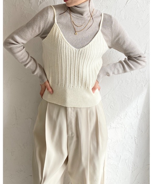 She's Closet（シーズクローゼット）の「ショート丈クロップドVネックミニケーブル編みニットビスチェキャミソール（ベスト・レディース・ブラウン/アイボリー/ブラック/グレー・FREE）」の19枚目の写真