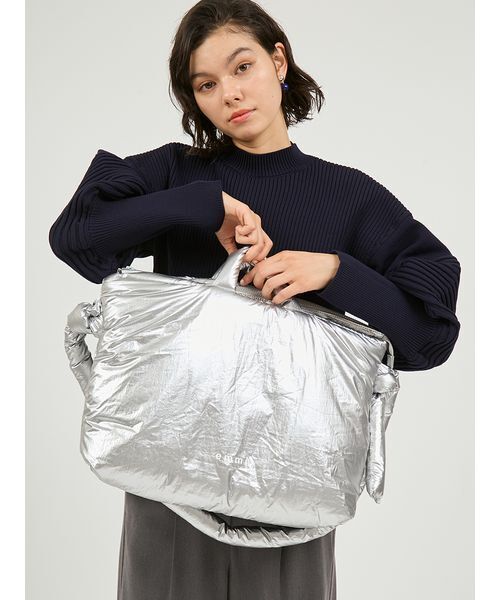 emmi（エミ）の「【限定カラーあり】ナイロンパディングバッグ（ショルダーバッグ・レディース・ブラウン/ピンク/ダークネイビー/イエロー/アイボリー/ライトブルー/シルバー/ブルー・F）」の8枚目の写真